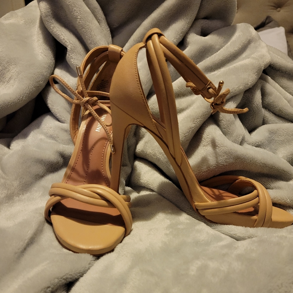 Gianni Bini shoes (nude)